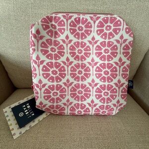 NWT Roller Rabbit x Target Daisy toiletry bag Pink